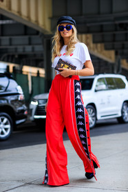black cap, black shoes, brown bag, fashion week, frenchystyle, full length, fun sunglasses, FW, graphic bag, high heels, high waist, jonathan paciullo, leather bag, leather shoes, louis vuitton, monogram, NEW YORK, NYFW, printed bag, red pants, SPRING SUMMER 2018, SS 18, street style, sunglasses, trousers, vertical, white t shirt, xenia van der woodsen
