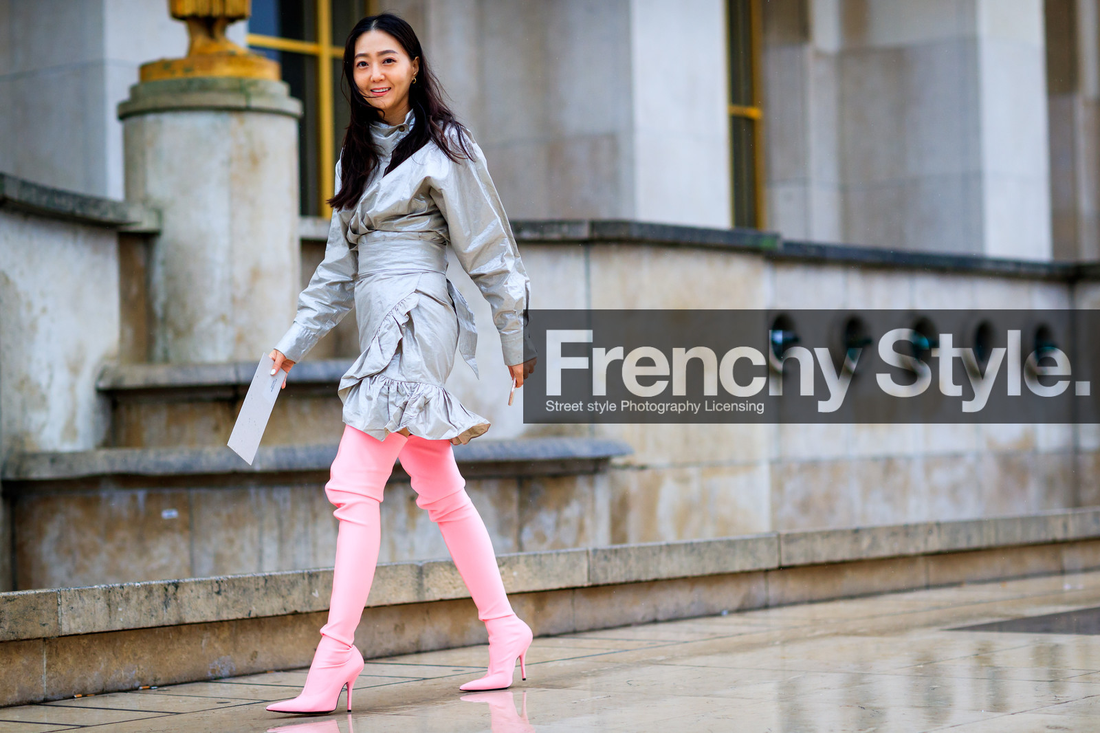 atmosphere details, AUTUMN WINTER 2017-2018, AW 17-18, FALL WINTER 2017-2018, fashion week, frenchystyle, full length, FW, FW 17-18, high boots, high heels, horizontal, jonathan paciullo, leather shoes, PARIS, PFW, pink boots, silver dress, street style