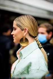 details, close up, fendi earrings, golden earrings, big disk earrings, fendi, pony tail, laced tail, blond, fashion week, frenchystyle, FW, jonathan paciullo, street style, PARIS, PFW, SPRING SUMMER 2022, SS 22, detail, atmosphere details, vertical