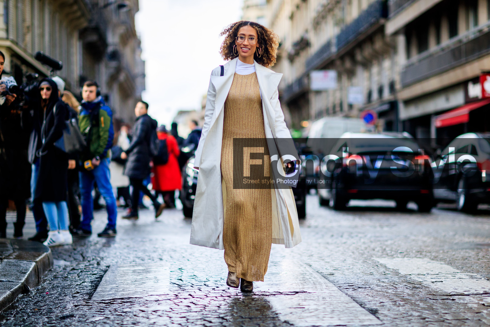 atmosphere details, AUTUMN WINTER 2017-2018, AW 17-18, beige dress, bronze, elaine welteroth, FALL WINTER 2017-2018, fashion week, frenchystyle, full length, FW, FW 17-18, horizontal, jonathan paciullo, knit dress, leather shoes, long dress, PARIS, PFW, street style, white coat, white jacket