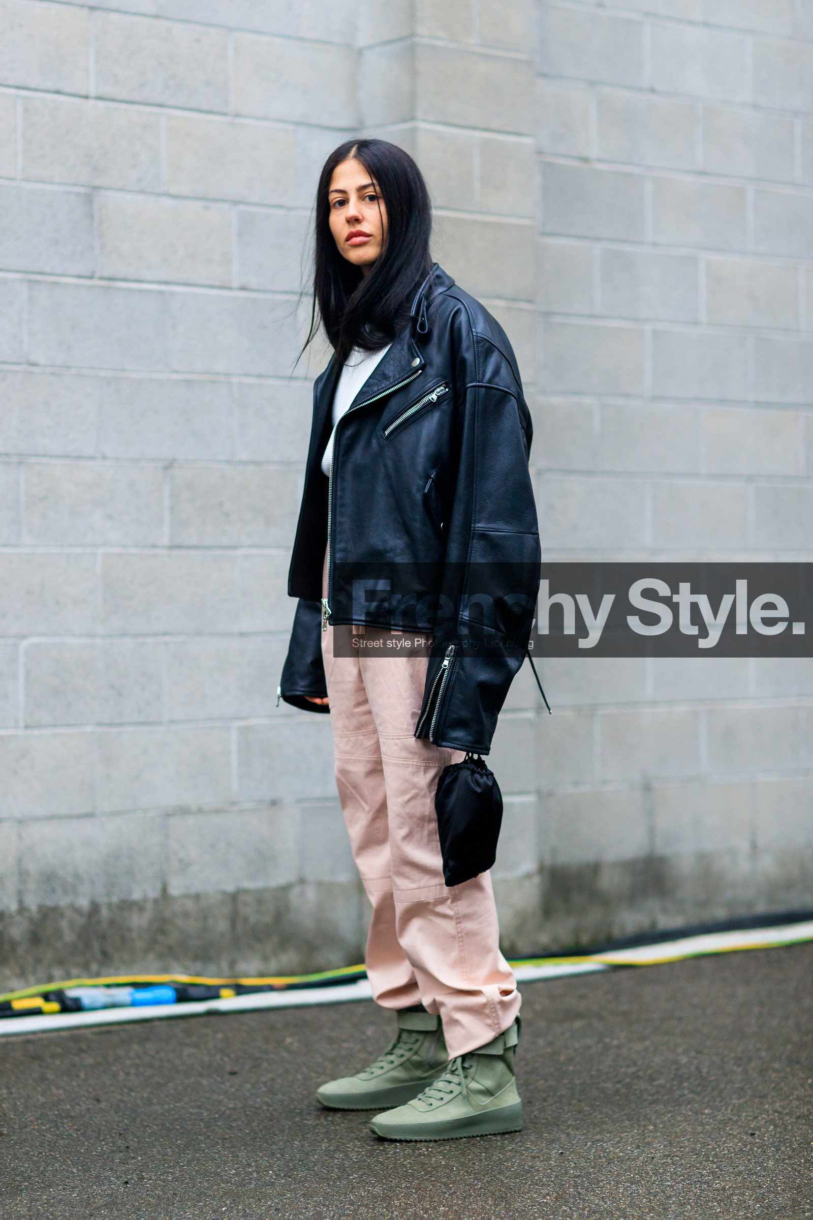AUTUMN WINTER 2017-2018, AW 17-18, black bag, black jacket, black perfecto, FALL WINTER 2017-2018, fashion week, frenchystyle, full length, FW, FW 17-18, gilda ambrosio, green sneakers, jonathan paciullo, leather bag, leather jacket, leather perfecto, leather shoes, MFW, MILAN, oversize, pink pants, prada, street style, trousers, vertical