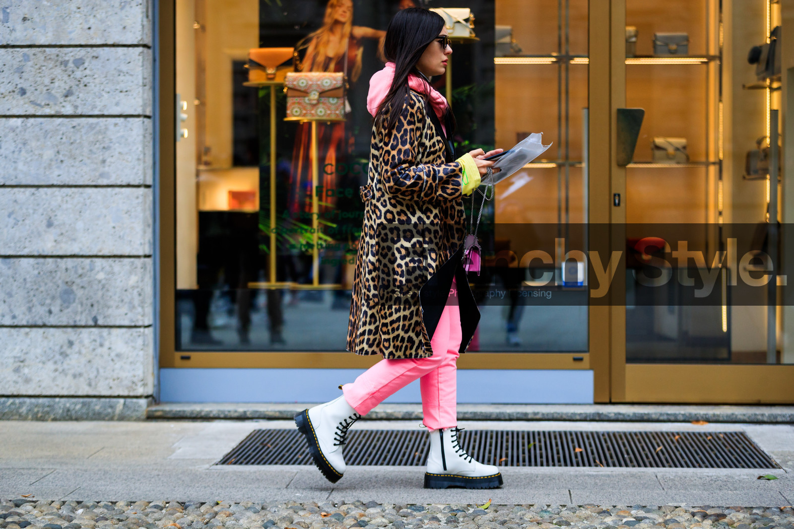 animal print, brown coat, graphic jacket, gucci, leather bag, leather shoes, leopard, pink bag, pink pants, printed jacket, sunglasses, trousers, white boots, fashion week, frenchystyle, FW, jonathan paciullo, street style, MFW, MILAN, AUTUMN WINTER 2018-2019, FALL WINTER 2018-2019, FW 18-19, horizontal, atmosphere details, full length, marta pozan