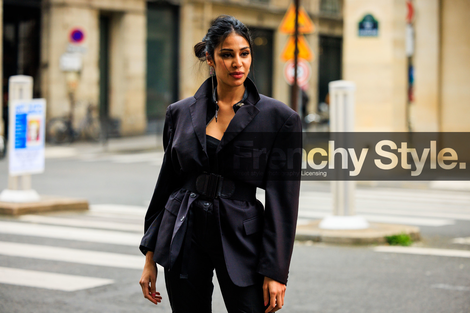 black look, black blazer, black belt, black pants, strass earrings, fashion week, frenchystyle, FW, jonathan paciullo, street style, PARIS, PFW, SPRING SUMMER 2022, SS 22, atmosphere details, detail, horizontal