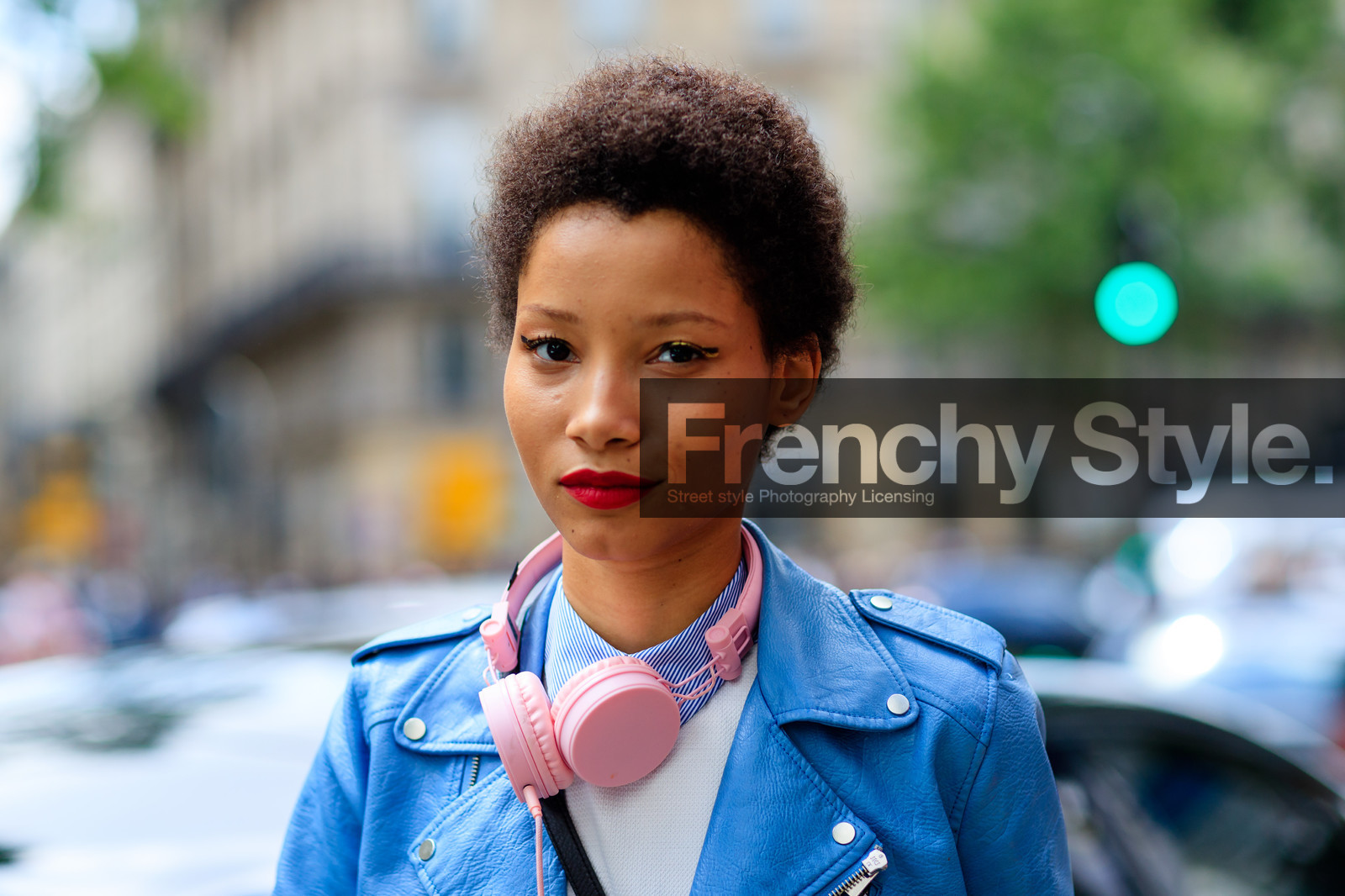 atmosphere details, AUTUMN WINTER 2016-2017, AW 16-17, blue jacket, detail, eyeliner, FALL WINTER 2016-2017, fashion week, frenchystyle, FW, FW 16-17, HAUTE COUTURE, headphones, horizontal, jonathan paciullo, leather jacket, leather perfecto, lineisy montero, MENSWEAR, model, PARIS, PFW, portrait, red lips, street style
