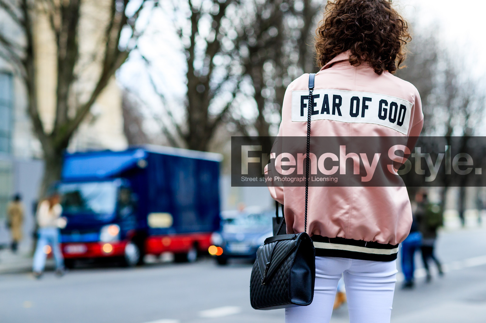atmosphere details, AUTUMN WINTER 2017-2018, AW 17-18, back detail, black bag, bomber jacket, denim pants, detail, FALL WINTER 2017-2018, fashion week, frenchystyle, FW, FW 17-18, horizontal, jeans, jonathan paciullo, leather bag, message, model, PARIS, PFW, pink jacket, printed jacket, saint laurent paris, street style, trousers, white denim