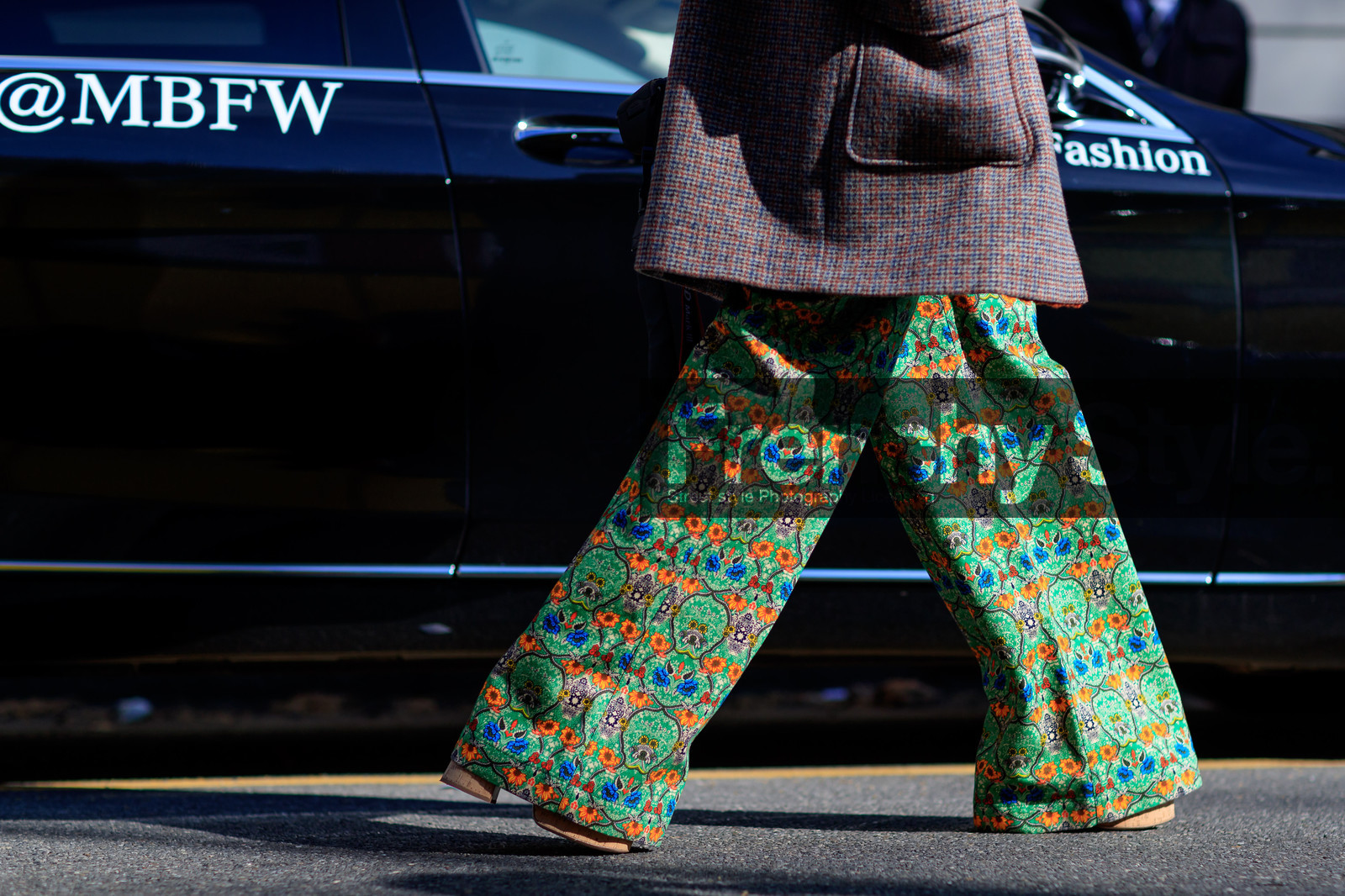 atmosphere details, AUTUMN WINTER 2017-2018, AW 17-18, brown jacket, detail, FALL WINTER 2017-2018, fashion week, frenchystyle, FW, FW 17-18, green pants, horizontal, jonathan paciullo, leather shoes, MFW, MILAN, printed pants, street style, tamu mcpherson, trousers