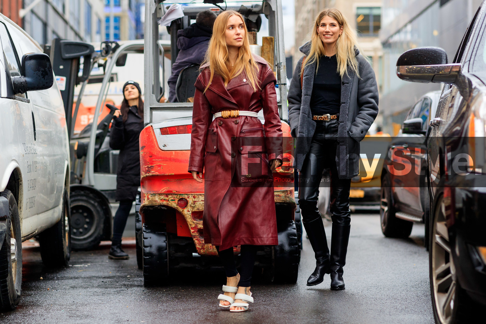 pernille teisbaek, burgundy leather jacket, burgundy leather trenchcoat, burgundy leather perfecto, belted jacket, belted trench coat, white leather belt, white leather sandals, white leather slippers, kitten heels sandals, kitten heels slippers, golden buckle belt, coach coat, fashion week, frenchystyle, FW, jonathan paciullo, street style, NYFW, NEW YORK, AUTUMN WINTER 2020-2021, FALL WINTER 2020-2021, FW 20-21, horizontal, atmosphere details, full length