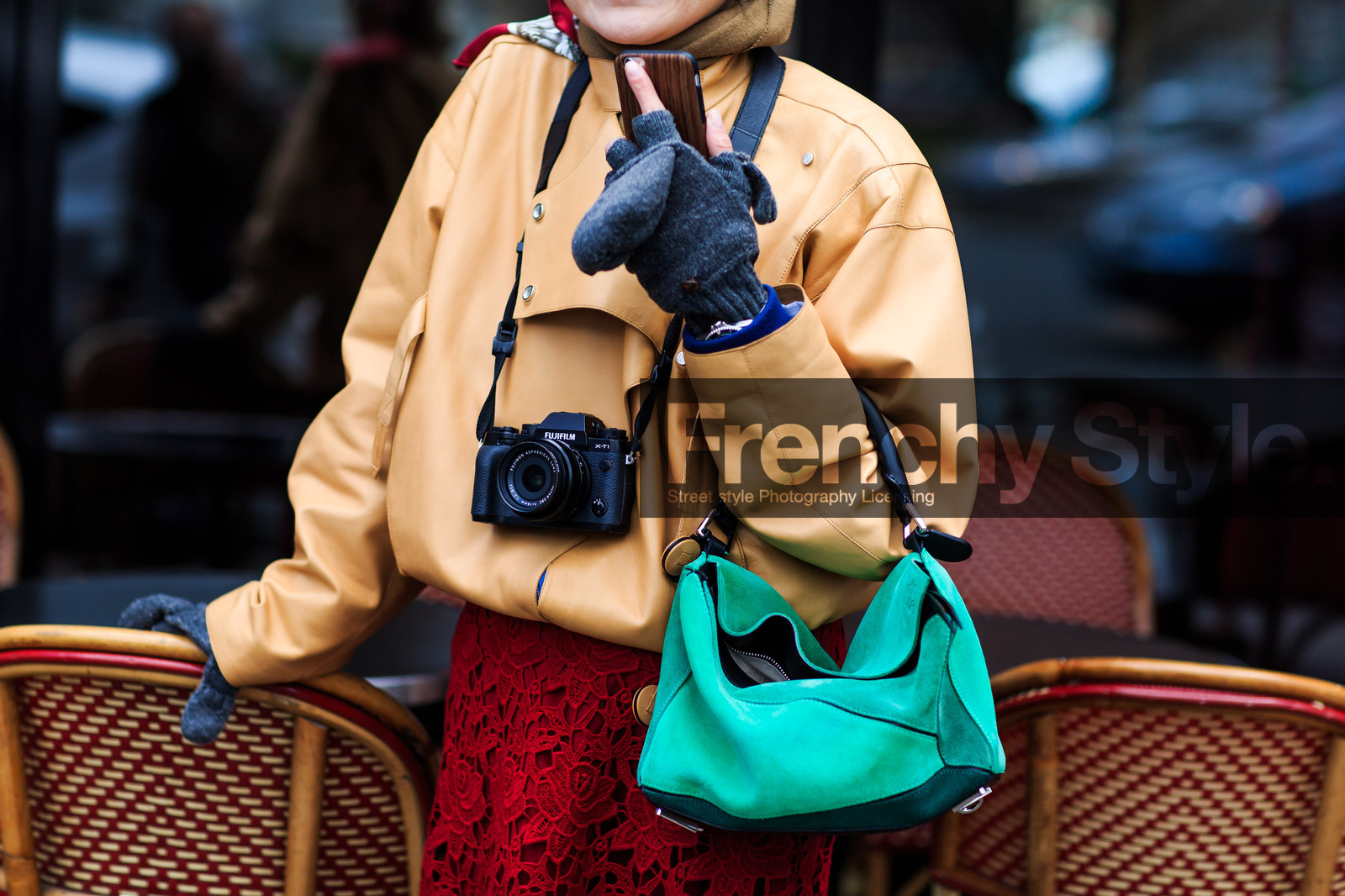 atmosphere details, AUTUMN WINTER 2016-2017, AW 16-17, camel jacket, camera, detail, FALL WINTER 2016-2017, fashion week, frenchystyle, FW, FW 16-17, green bag, horizontal, jonathan paciullo, lace skirt, leather bag, leather jacket, loewe, mittens, PARIS, PFW, red skirt, street style, suede bag