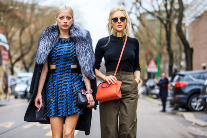 animal print, atmosphere details, AUTUMN WINTER 2016-2017, AW 16-17, black bag, black coat, black sweater, black top, blue dress, caroline vreeland, detail, FALL WINTER 2016-2017, fashion week, fendi, floral, flower, frenchystyle, fur collar, FW, FW 16-17, geometric, golden jewelry, graphic dress, green pants, high waist, horizontal, jonathan paciullo, kaki pants, leather bag, LFW, LONDON, MENSWEAR, necklace, orange bag, over the shoulder, printed dress, ray ban, shea marie, snake print, street style, sunglasses, sweatpants, trousers