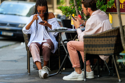 leather shoes, pink pants, pink shirt, striped shirt, sunglasses, trousers, white shirt, white sneakers, fashion week, frenchystyle, FW, jonathan paciullo, street style, PFW, PARIS, atmosphere details, horizontal, detail, AUTUMN WINTER 2018-2019, FALL WINTER 2018-2019, FW 18-19