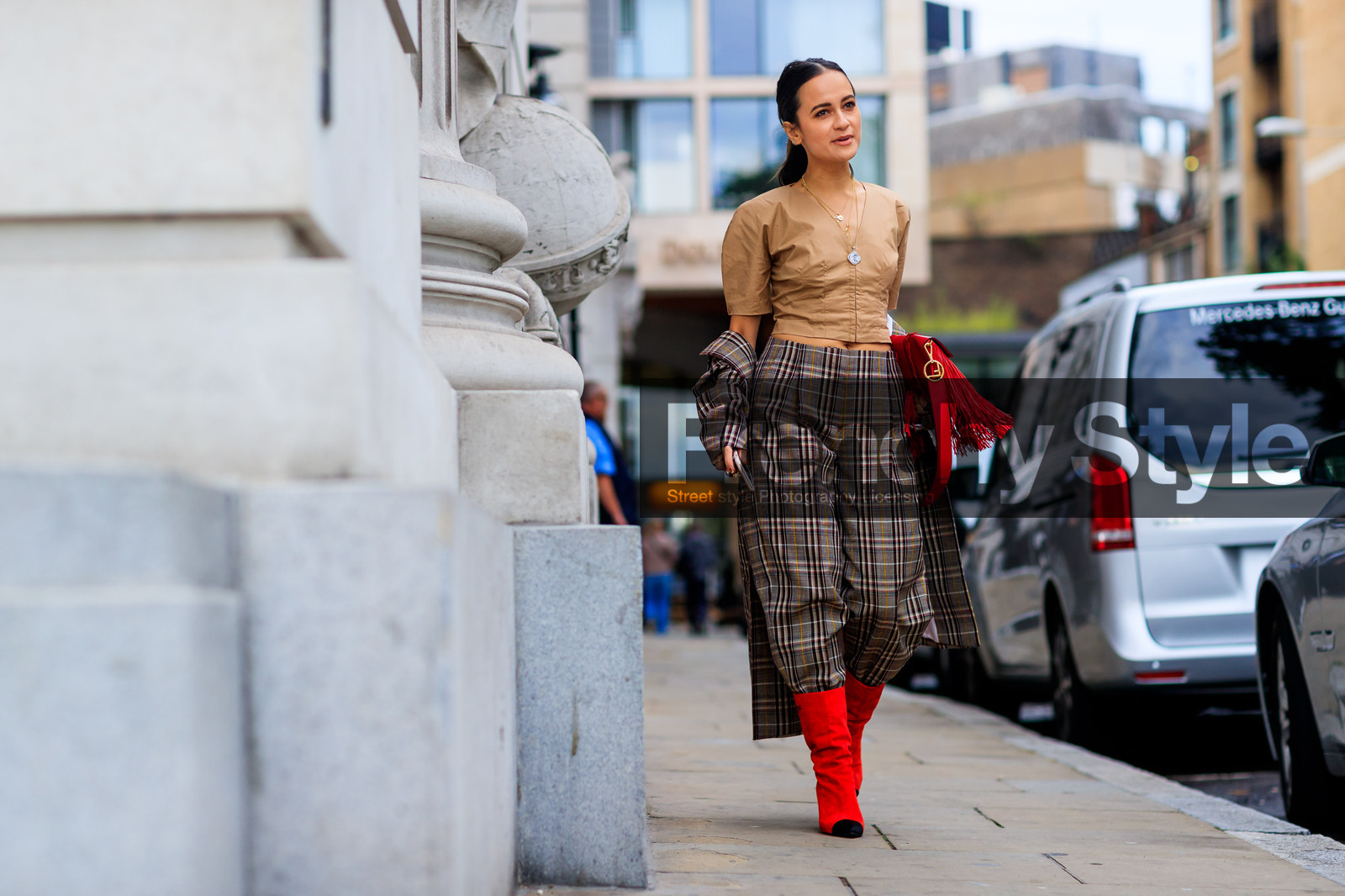 anna rosa vitiello, atmosphere details, beige top, brown coat, brown pants, checked jacket, checked pants, fashion week, frenchystyle, fringes, full length, FW, graphic jacket, graphic pants, high boots, high heels, horizontal, jonathan paciullo, leather bag, leather shoes, LFW, LONDON, plaid, printed jacket, printed pants, red bag, red boots, SPRING SUMMER 2018, SS 18, street style, trousers