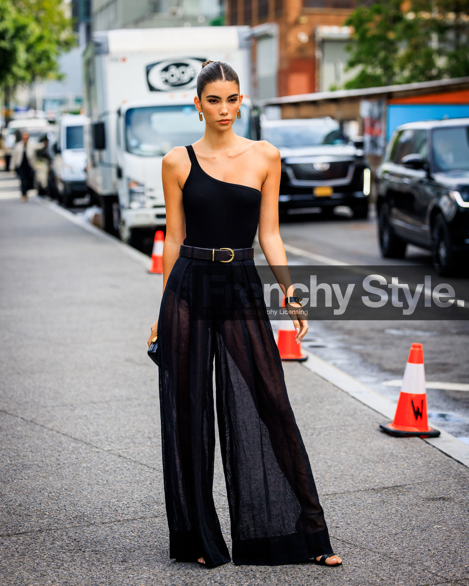 jonathan paciullo, FW, frenchystyle, fashion week, street style, vertical, detail, atmosphere details, NEW YORK, NYFW, SPRING SUMMER 2024, SS 24