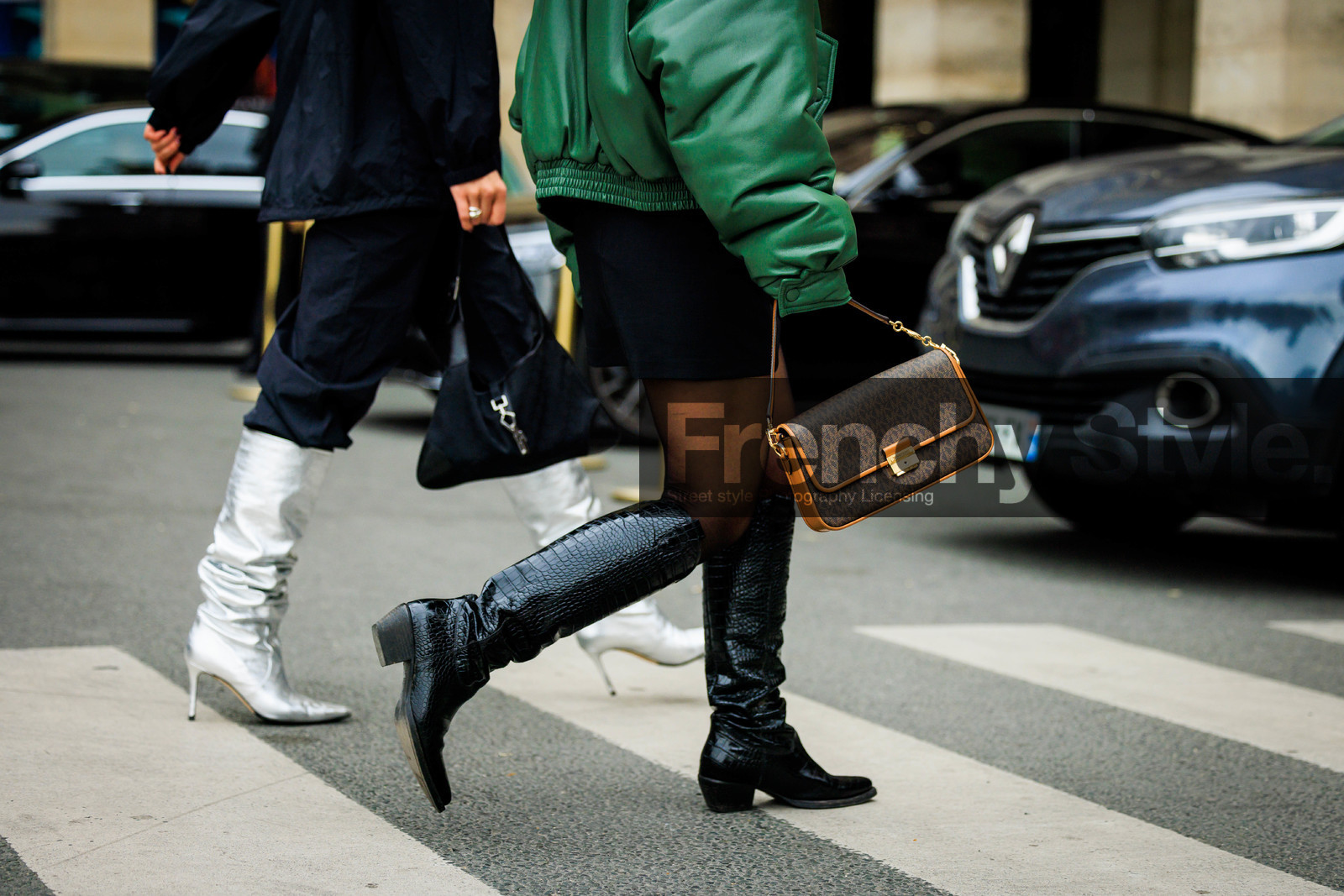 black boots, croco boots, green jacket, mini skirt, black skirt, details, michael kors bag, brown bag, logo bag, street style, jonathan paciullo, FW, frenchystyle, fashion week, AUTUMN WINTER 2022-2023, FALL WINTER 2022_2023, FW 22-23, PFW, PARIS, horizontal, atmosphere details, detail