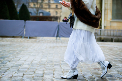 blue bag, brown fur, fur scarf, leather bag, leather shoes, monogram, white boots, white skirt, white sweater, fashion week, frenchystyle, FW, jonathan paciullo, street style, PFW, PARIS, AUTUMN WINTER 2018-2019, FALL WINTER 2018-2019, FW 18-19, horizontal, atmosphere details
