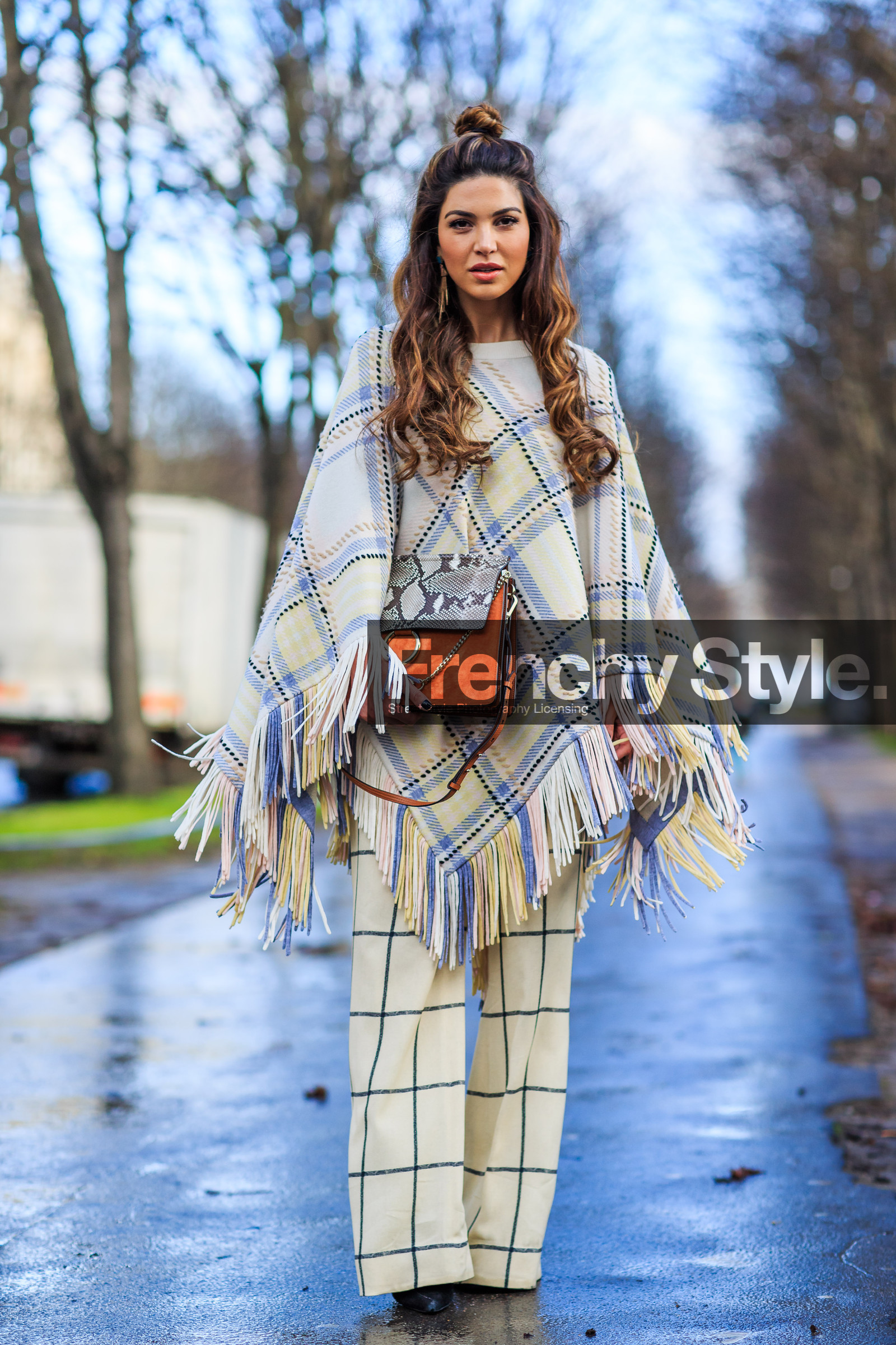 animal print, AUTUMN WINTER 2016-2017, AW 16-17, beige knit, beige pants, beige poncho, brown bag, checked cardigan, checked pants, checked poncho, checked sweater, chloe, FALL WINTER 2016-2017, fashion week, frenchystyle, full length, FW, FW 16-17, graphic pants, graphic poncho, jonathan paciullo, leather bag, negin mirsalehi, PARIS, PFW, plaid, poncho, printed pants, printed poncho, snake print, street style, tartan, trousers, vertical, wide pants, wool pants