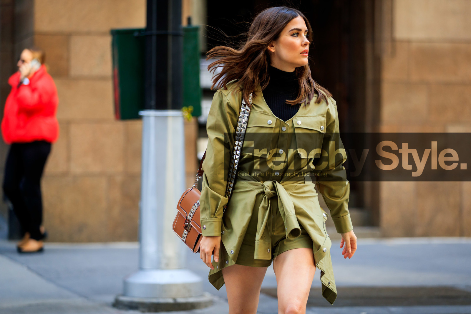 kaki jumpsuit, shorts jumpsuit, belted jumpsuit, long sleeves jumpsuit, studs strap bag, fashion week, frenchystyle, FW, jonathan paciullo, street style, NYFW, NEW YORK, AUTUMN WINTER 2020-2021, FALL WINTER 2020-2021, FW 20-21, horizontal, atmosphere details, detail