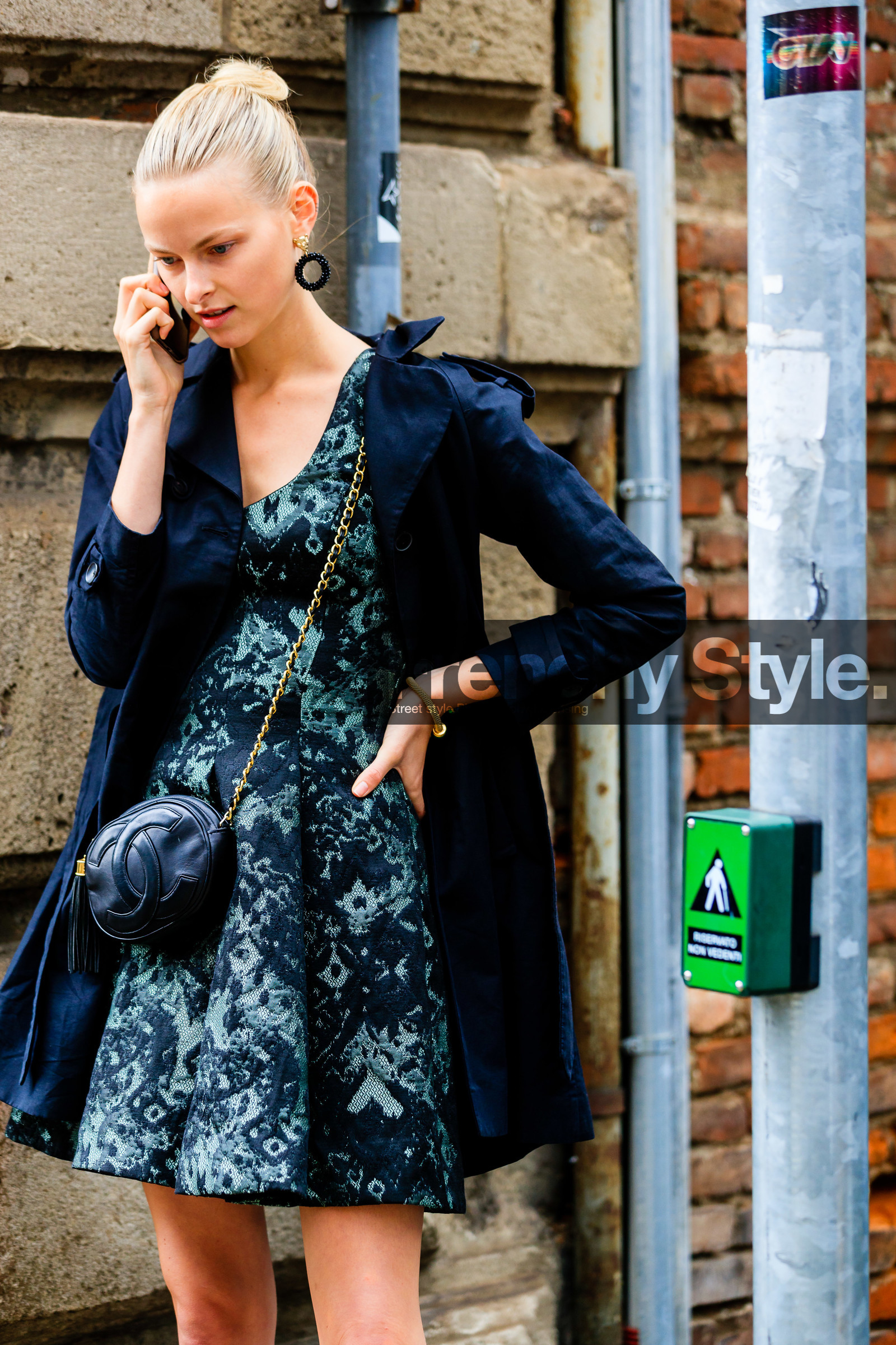 black trench coat, black dress, black earrings, black leather bag, brocart dress, floral embroidered dress, floral printed dress, green dress, kaki dress, bronze dress, round shape bag, chanel bag, crossbody bag, golden chain strap bag, mini dress, pearl earrings, round shape earrings, street style, jonathan paciullo, FW, frenchystyle, fashion week, MFW, MILAN, SPRING SUMMER 2021, SS 21, vertical, detail