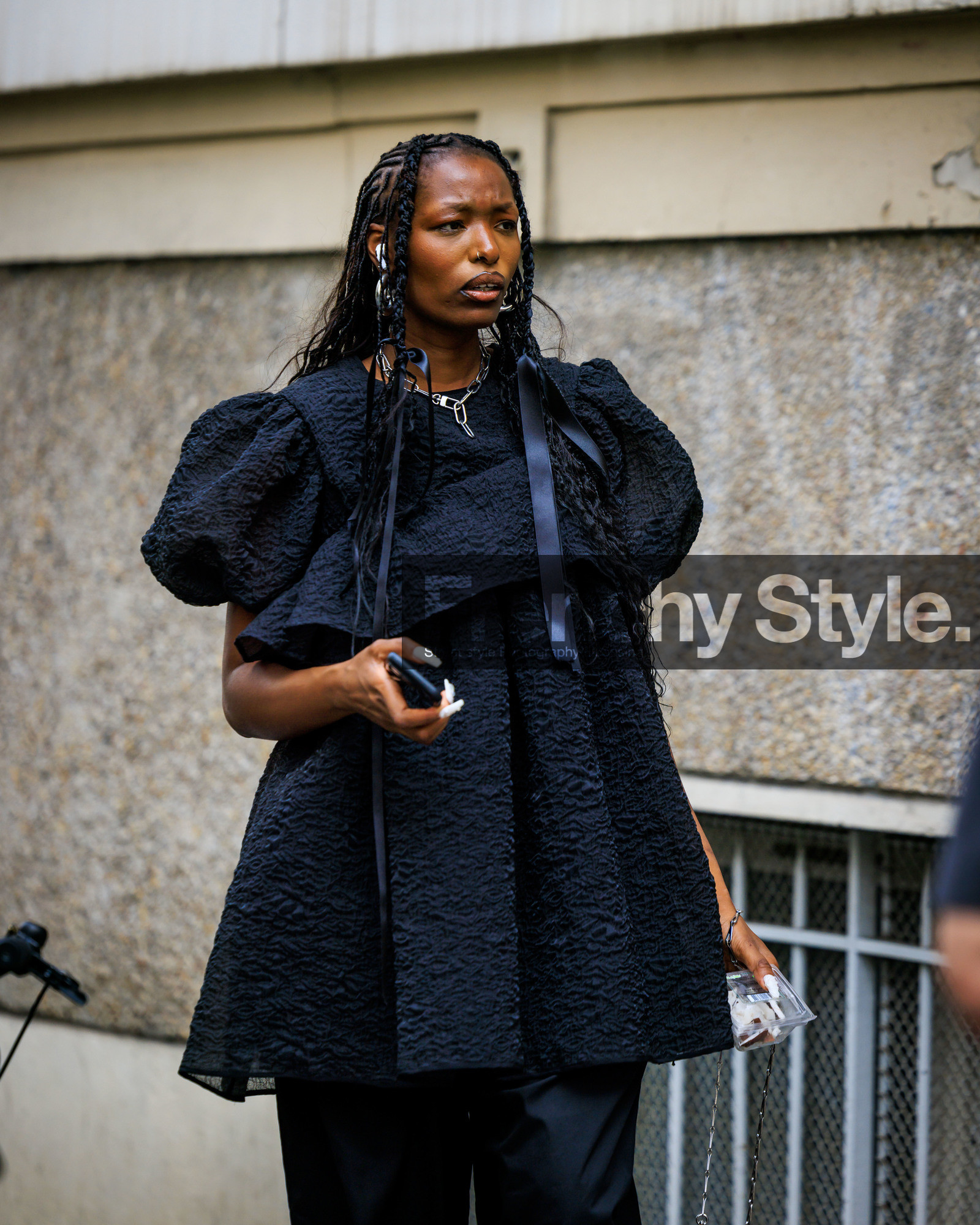 fashion week, frenchystyle, FW, jonathan paciullo, street style, PARIS, PFW, SPRING SUMMER 2024, SS 24, vertical, atmosphere details, detail