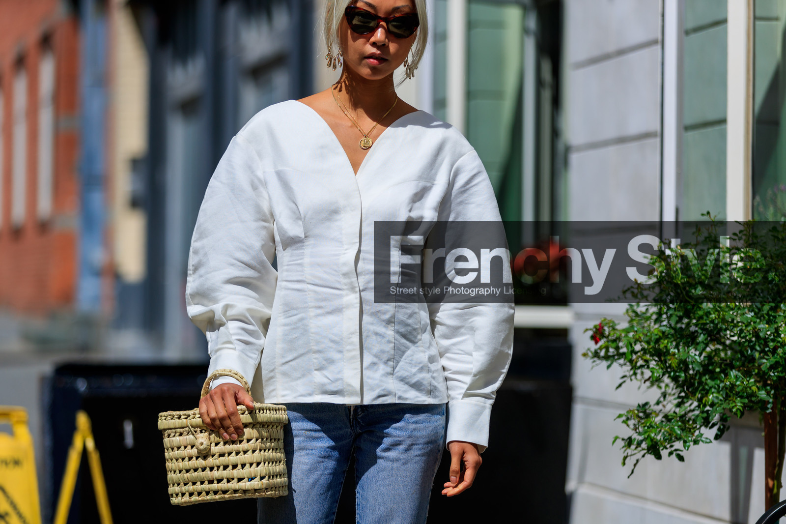 atmosphere details, blue denim, denim pants, detail, dyed hair, earrings, fashion week, frenchystyle, FW, horizontal, jeans, jonathan paciullo, necklace, NEW YORK, NYFW, SPRING SUMMER 2018, SS 18, straw bag, street style, sunglasses, trousers, vanessa hong, white shirt