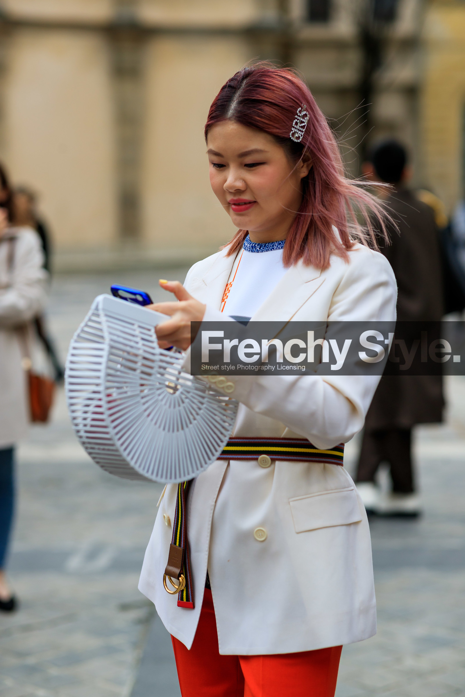 black belt, blazer, dyed hair, hair clip, leather bag, pink hair, red pants, trousers, white bag, white jacket, PARIS, PFW, street style, jonathan paciullo, FW, frenchystyle, fashion week, AUTUMN WINTER 2019-2020, AW 19-20, FALL WINTER 2019-2020, FW 19-20, vertical, atmosphere details, detail