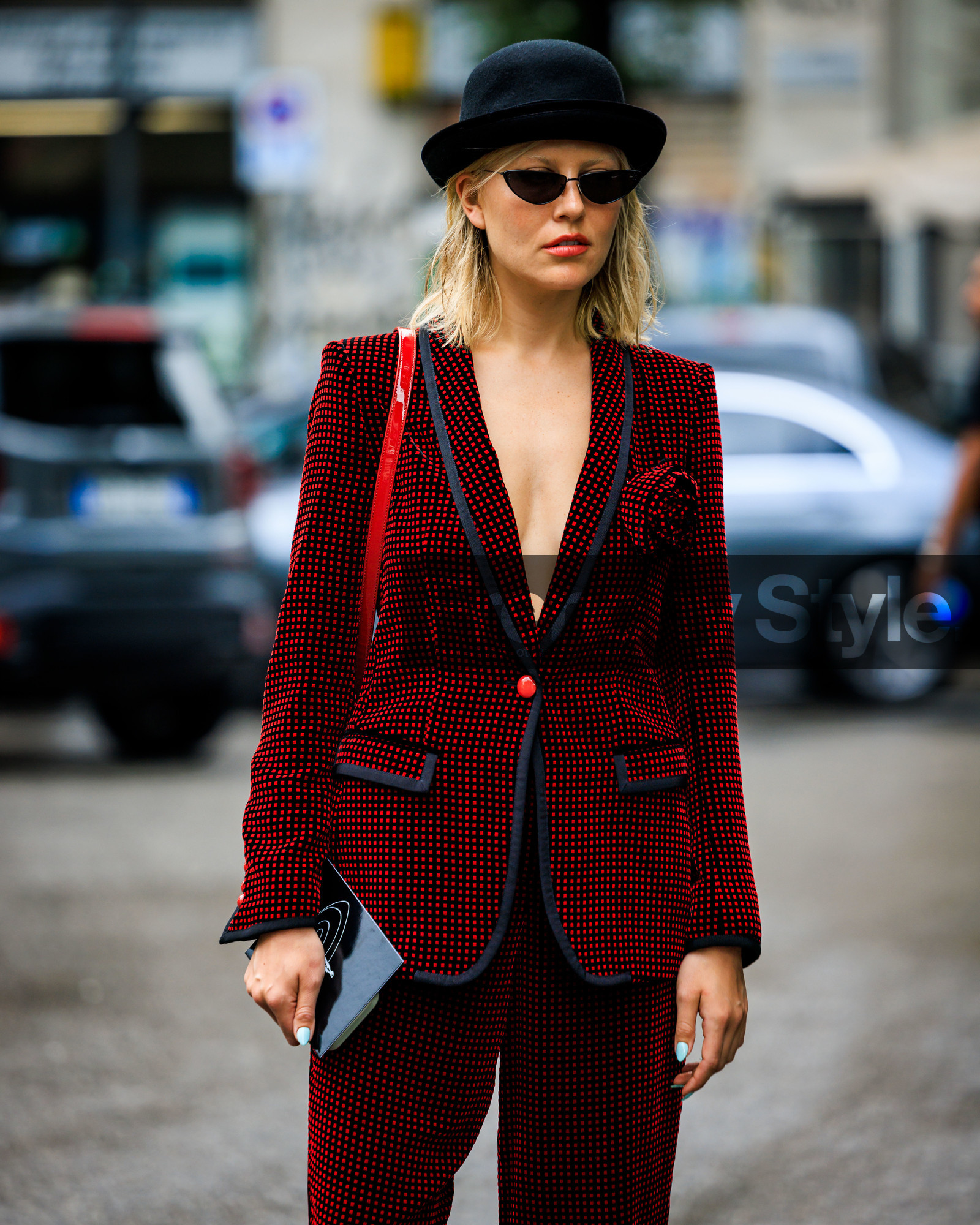 street style, jonathan paciullo, FW, fashion week, frenchystyle, MFW, MILAN, SPRING SUMMER 2024, SS 24, vertical, atmosphere details, detail