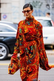 color, fendi bag, print bag, print look, print pants, print top, prints, Rym Saidi, sunglasses, total look, fashion week, frenchystyle, FW, jonathan paciullo, street style, MFW, MILAN, SPRING SUMMER 2022, SS 22, vertical, atmosphere details, detail