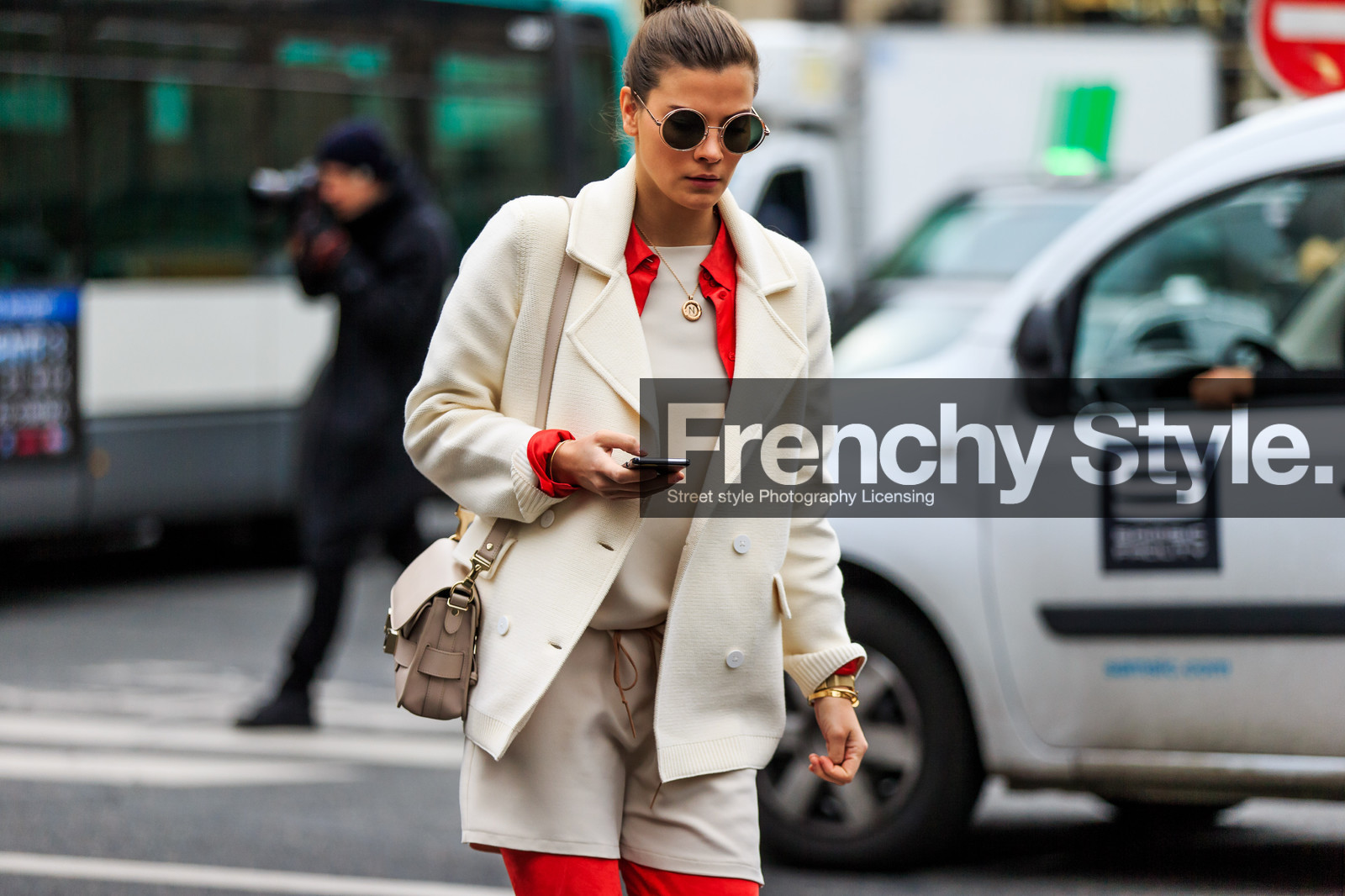 atmosphere details, AUTUMN WINTER 2016-2017, AW 16-17, beige bag, beige jacket, beige shorts, beige top, detail, FALL WINTER 2016-2017, fashion week, frenchystyle, FW, FW 16-17, horizontal, jonathan paciullo, leather bag, PARIS, PFW, red shirt, street style, sunglasses