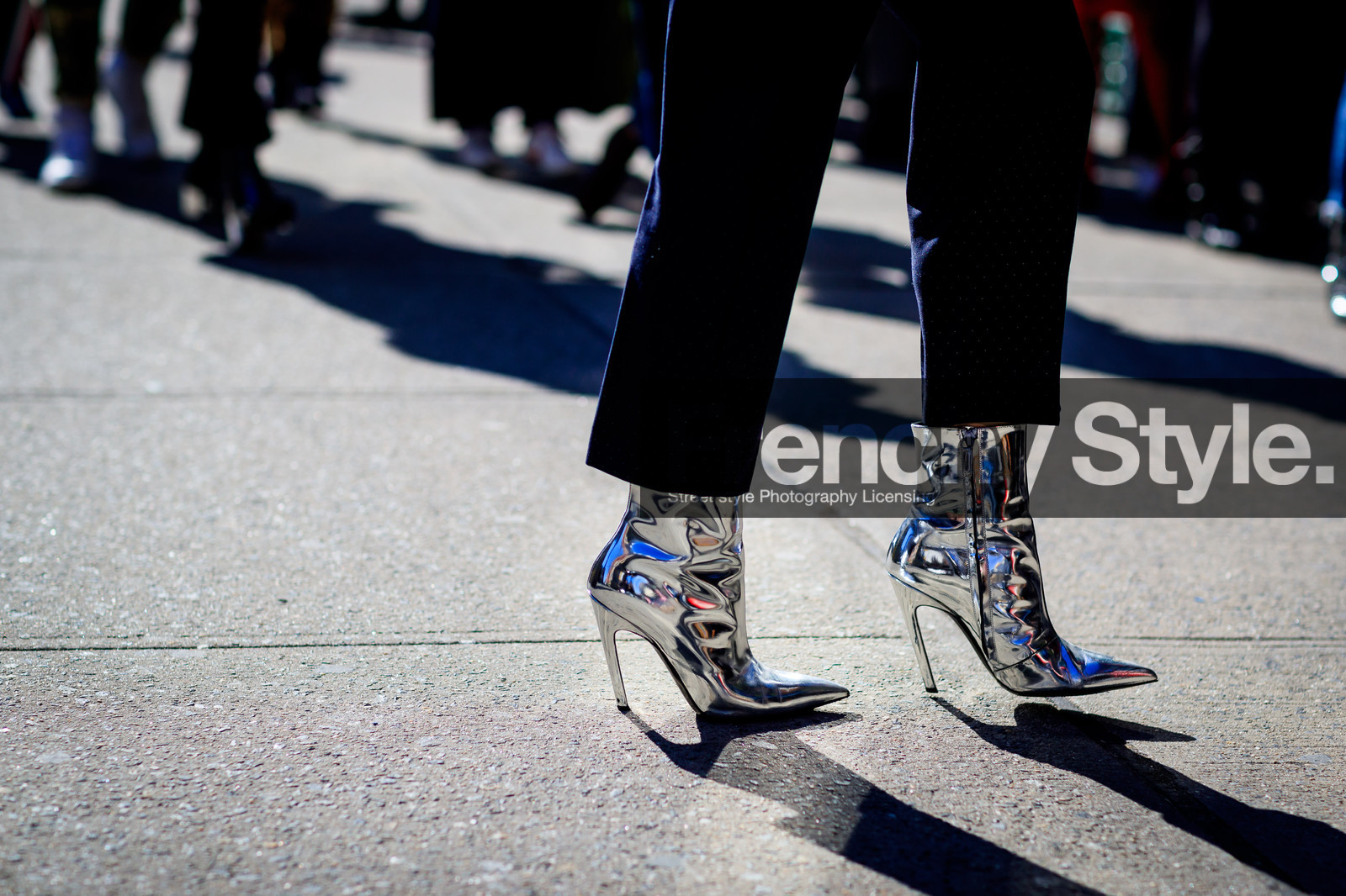 blue pants, glitter, high heels, leather shoes, shiny shoes, silver shoes, trousers, street style, jonathan paciullo, FW, frenchystyle, fashion week, NYFW, NEW YORK, AUTUMN WINTER 2018-2019, AW 18-19, FALL WINTER 2018-2019, FW 18-19, atmosphere details, horizontal, detail