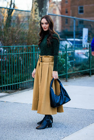 camel pleated long skirt, black handbag, green and black knitted top, black heeled leather boots, olivia perez, fashion week, frenchystyle, FW, jonathan paciullo, street style, NYFW, NEW YORK, AUTUMN WINTER 2022-2023, FALL WINTER 2022_2023, FW 22-23, vertical, full length