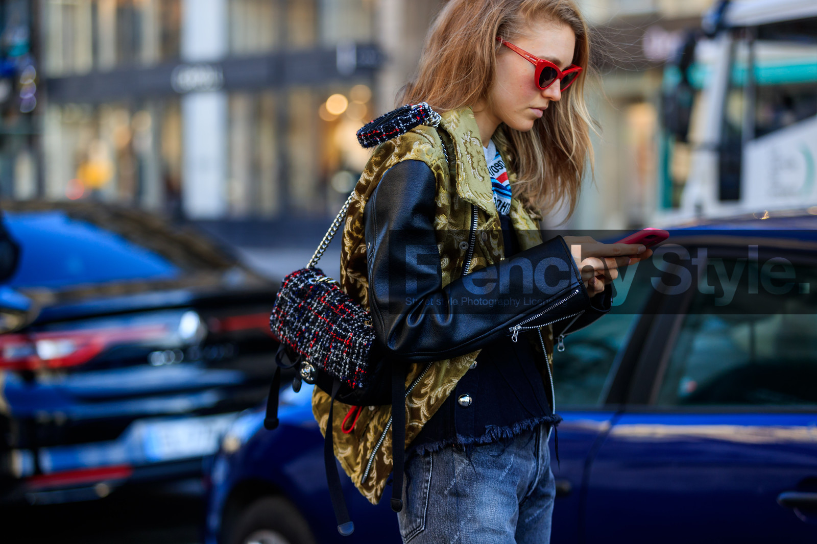 balenciaga, black bag, black denim, black top, chanel handbag, denim pants, graphic bag, graphic jacket, green jacket, jeans, leather bag, leather jacket, leather perfecto, monogram, printed bag, printed jacket, sunglasses, trousers, tweed bag, velvet, street style, jonathan paciullo, FW, frenchystyle, fashion week, PFW, PARIS, AUTUMN WINTER 2018-2019, FALL WINTER 2018-2019, FW 18-19, horizontal, atmosphere details, jessica minkoff