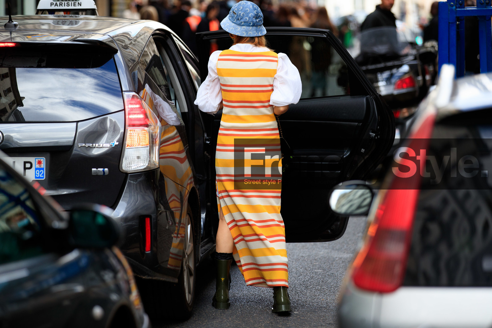 back details, striped dress, orange dress, yellow dress, sleeveless dress, balloon sleeves, white shirt, denim, denim hat, monogrammed hat, marine serre hat, long dress, knit dress, knitwear, short sleeves shirt, PARIS, PFW, fashion week, frenchystyle, FW, jonathan paciullo, street style, SPRING SUMMER 2021, SS 21, horizontal, atmosphere details, full length