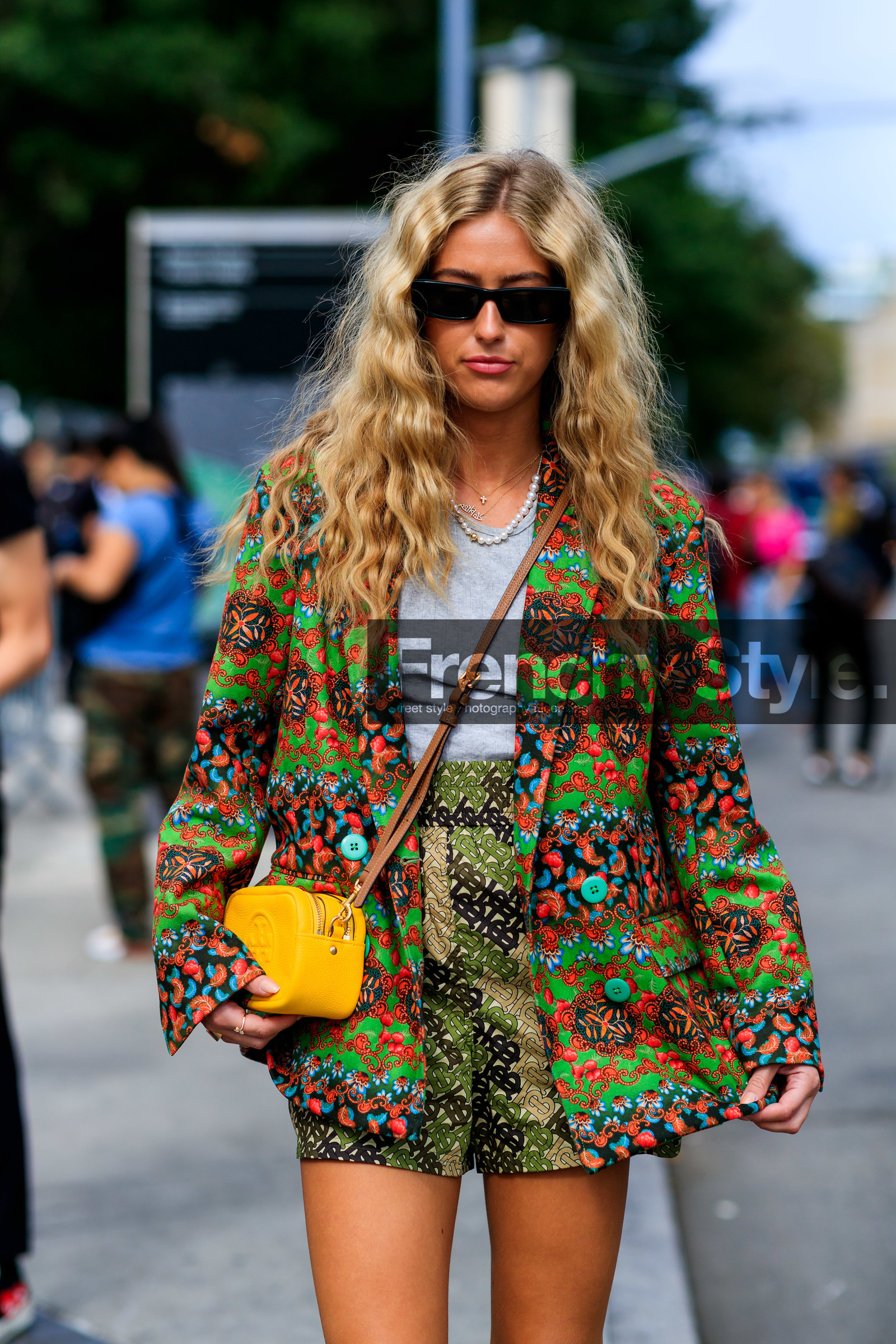 blazer, burberry, emili sindlev, floral, flowers, graphic jacket, graphic shorts, green shorts, grey top, high waist, leather bag, multicolor jacket, necklace, pearls, printed jacket, printed shorts, sunglasses, tory burch, yellow bag, street style, jonathan paciullo, FW, frenchystyle, fashion week, NEW YORK, NYFW, SPRING SUMMER 2020, SS 20, vertical, detail, atmosphere details