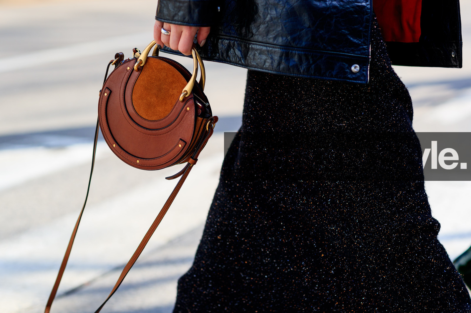 black skirt, brown bag, chloé, leather bag, street style, jonathan paciullo, FW, frenchystyle, fashion week, NYFW, NEW YORK, AUTUMN WINTER 2018-2019, AW 18-19, FALL WINTER 2018-2019, FW 18-19, atmosphere details, horizontal, detail