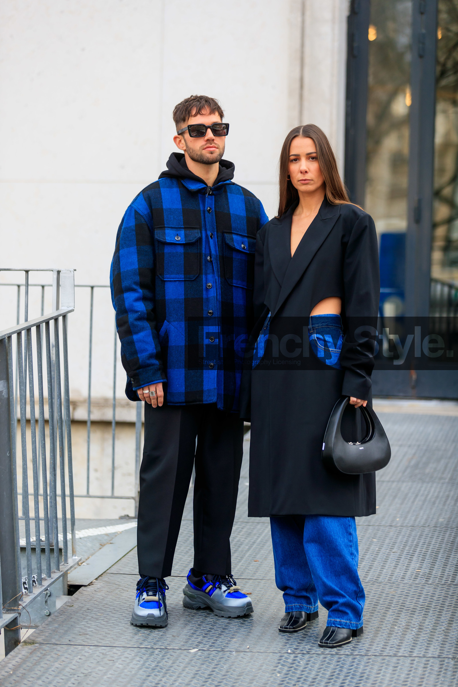 alice & j.s, alice barbier, JS roques, black coat, black jacket, black leather bag, black leather boots, long jacket, openwork jacket, round shape bag, coperni bag, hand bag, blue jeans, denim, loose jeans, checked coat, blue coat, black sunglasses, black pants, grey sneakers, silvered sneakers, blue sneakers, big sole sneakers, square shape glasses, fashion week, frenchystyle, FW, jonathan paciullo, street style, PFW, PARIS, vertical, full length