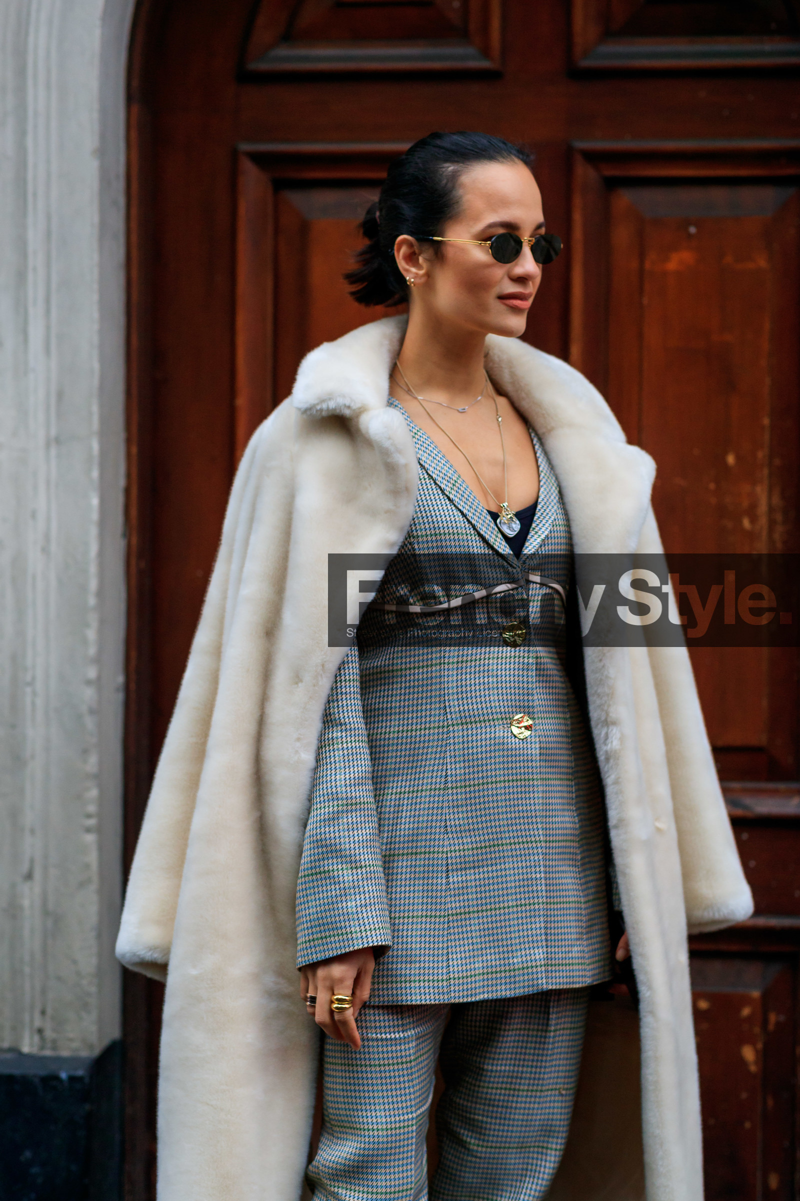 anna rosa vitiello, beige coat, checked, Fur coat, graphic jacket, graphic pants, grey jacket, grey pants, necklace, over the shoulder, plaid, printed jacket, printed pants, sunglasses, trousers, LONDON, LFW, fashion week, frenchystyle, FW, jonathan paciullo, street style, AUTUMN WINTER 2019-2020, AW 19-20, FW 19-20, FALL WINTER 2019-2020, vertical, atmosphere details, detail