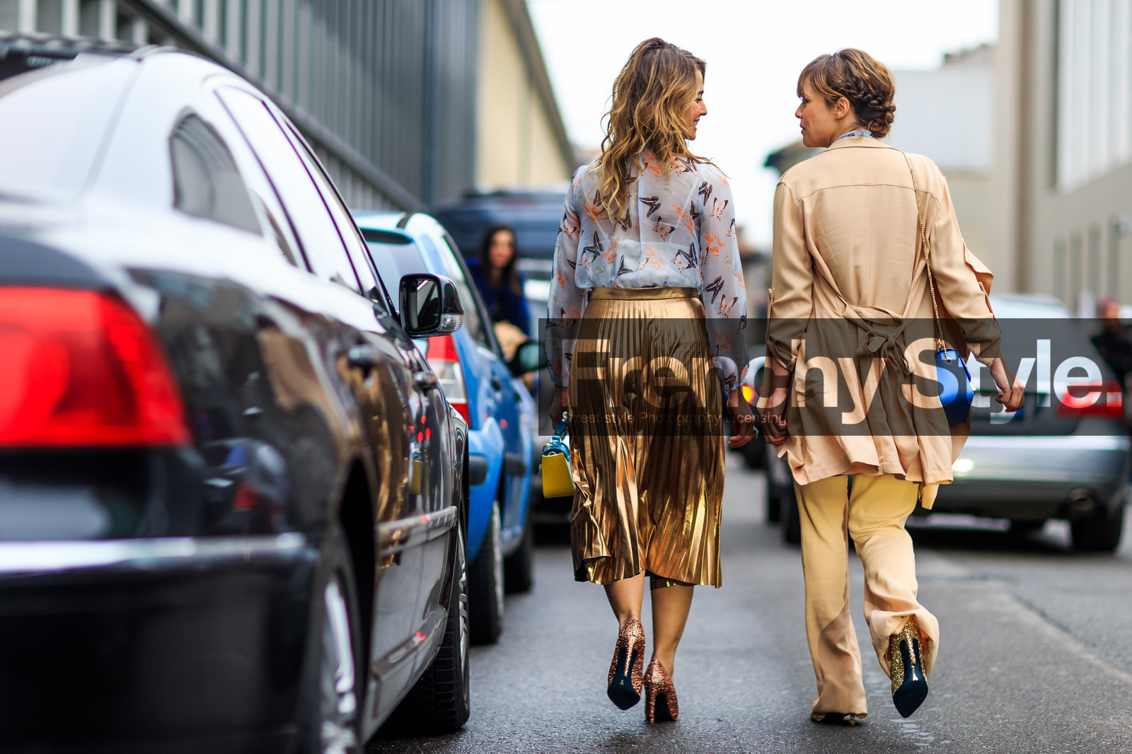 atmosphere details, AUTUMN WINTER 2016-2017, AW 16-17, beige, beige jacket, beige pants, blue bag, blue shirt, bronze, FALL WINTER 2016-2017, fashion week, frenchystyle, full length, FW, FW 16-17, glitter, golden skirt, high heels, horizontal, jonathan paciullo, leather bag, LFW, LONDON, MENSWEAR, metallic skirt, printed shirt, see through, shiny heels, shiny skirt, street style, trousers
