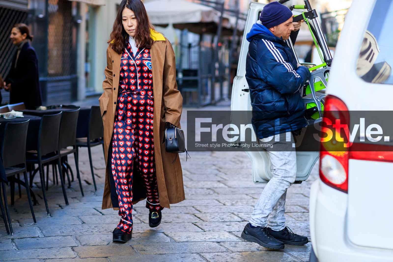 atmosphere details, AUTUMN WINTER 2017-2018, AW 17-18, black bag, black shoes, black wedges, camel coat, detail, FALL WINTER 2017-2018, fashion week, frenchystyle, FW, FW 17-18, graphic pants, graphic shirt, horizontal, jonathan paciullo, leather bag, leather shoes, MFW, MILAN, pajamas, printed pants, printed shirt, red pants, red shirt, street style, trousers