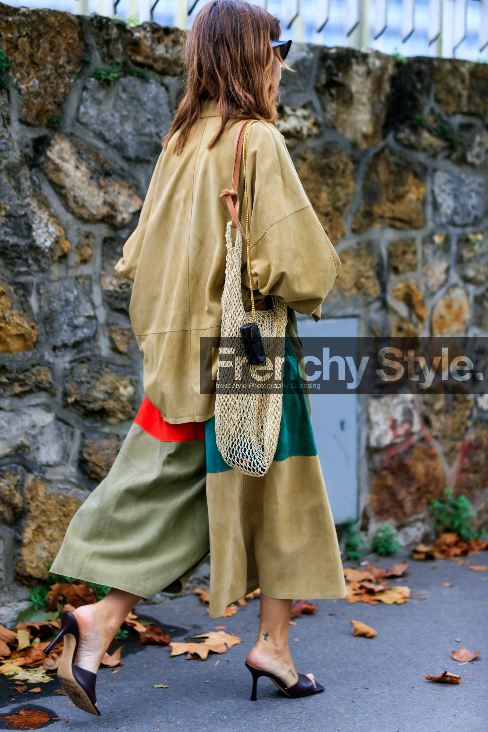 natasha goldenberg, beige suede jacket, beige suede bermuda shorts, suede bermuda shorts, green bermuda shorts, patchwork bermuda shorts, shopping bag, celine bag, golden chain strap bag, mini bag, monogrammed bag, brown leather bag, brown leather slippers, kitten heels slippers, fashion week, frenchystyle, FW, jonathan paciullo, street style, SPRING SUMMER 2020, SS 20, PFW, PARIS, vertical, full length