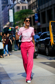 corduroy, fashion week, frenchystyle, full length, fun sunglasses, FW, giovanna battaglia, jonathan paciullo, leather bag, leather shoes, NEW YORK, NYFW, pink bag, pink pants, pink t shirt, printed t shirt, SPRING SUMMER 2018, SS 18, street style, sunglasses, trousers, vertical