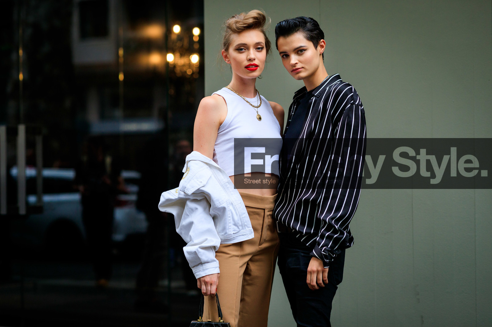 model, isabella emmack, black eyeliner, red lipstick, eye make up, make up, make up details, white t-shirt, white top, sleeveless t-shirt, black shirt, striped shirt, white denim jacket, beige pants, black pants, golden necklace, multi necklace, half shoulder jacket, fashion week, frenchystyle, FW, jonathan paciullo, street style, atmosphere details, detail, horizontal, MFW, MILAN, SPRING SUMMER 2020, SS 20