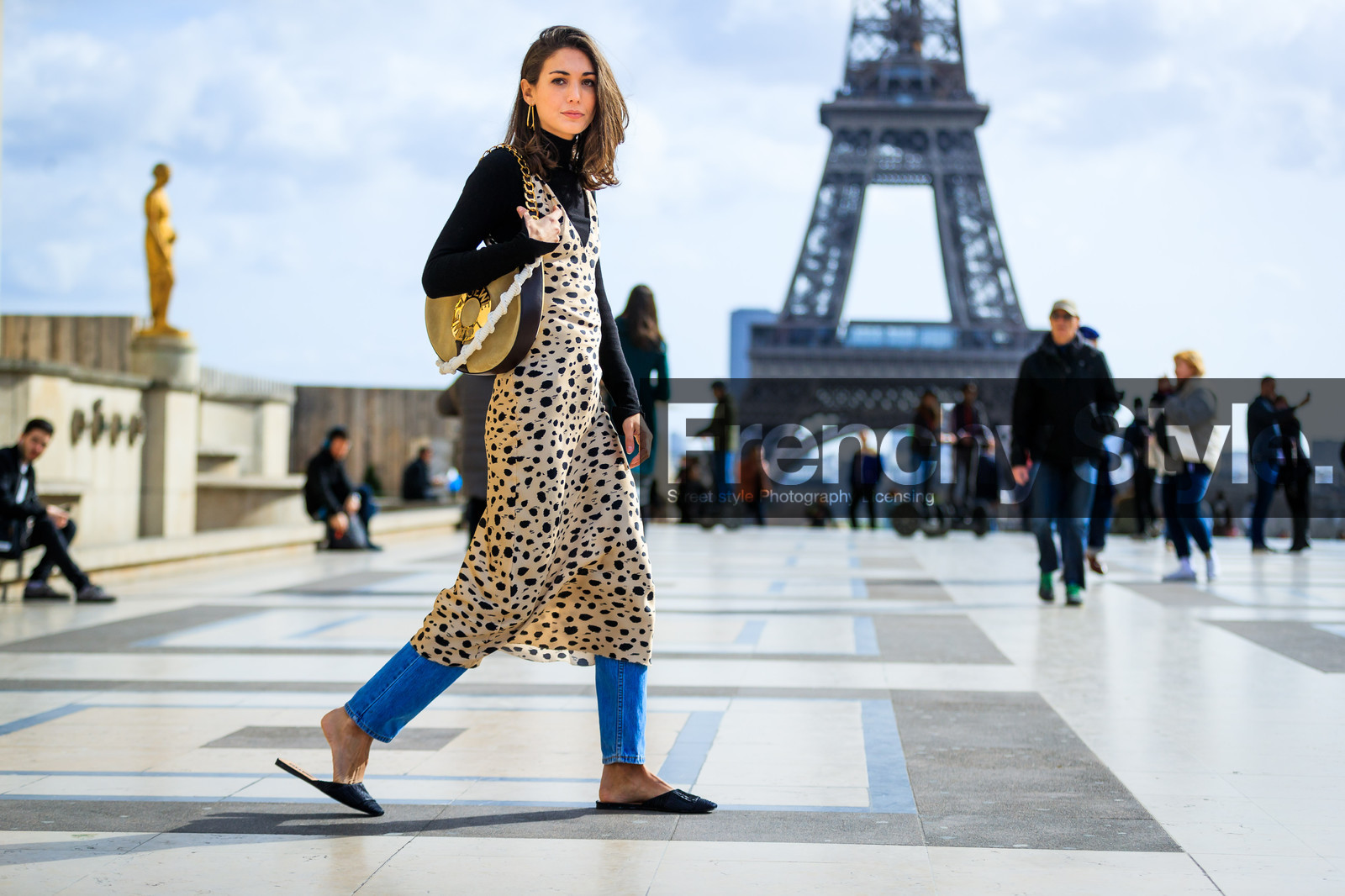 atmosphere details, AUTUMN WINTER 2017-2018, AW 17-18, black shoes, black sweater, blue denim, denim pants, diletta bonaiuti, FALL WINTER 2017-2018, fashion week, frenchystyle, full length, FW, FW 17-18, horizontal, jeans, jonathan paciullo, leather bag, leather shoes, leopard, loewe, mules, PARIS, PFW, printed dress, street style, trousers