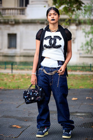 jenn abey, black lipstick, black t-shirt, black top, black scarf, black bag, tweed bag, embroidered bag, stars embroidered bag, lace bag, hand bag, ruffle top, ruffle t-shirt, navy blue jeans, denim, baggy pants, loose pants, loose jeans, metalic belt, chain belt, big chain necklace, strassed necklace, monogrammed scarf, logo printed t-shirt, chanel bag, chanel scarf, chanel top, chanel t-shirt, chanel belt, strassed belt, golden necklace, golden bracelet, PARIS, PFW, fashion week, frenchystyle, FW, jonathan paciullo, street style, SPRING SUMMER 2021, SS 21, vertical, full length