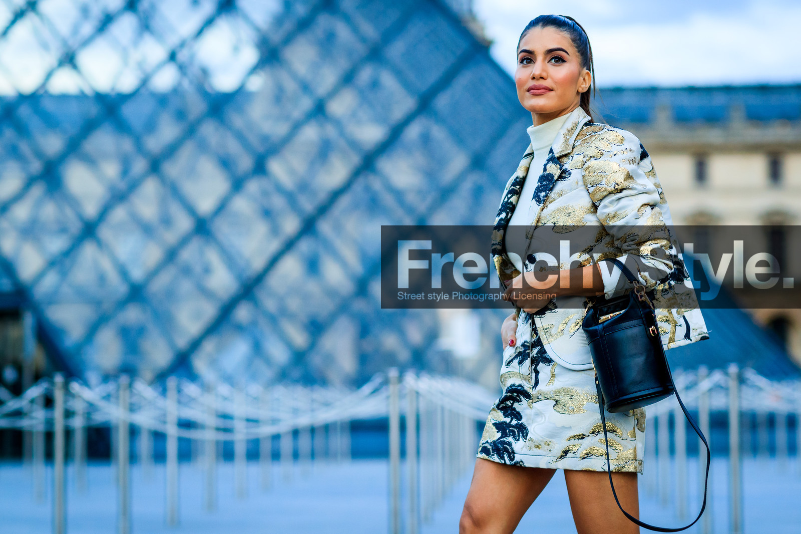 black bag, embroidered jacket, embroidered skirt, graphic jacket, leather bag, louis vuitton, printed jacket, printed skirt, white jacket, white skirt, white sweater, street style, jonathan paciullo, FW, frenchystyle, fashion week, PFW, PARIS, AUTUMN WINTER 2018-2019, FALL WINTER 2018-2019, FW 18-19, horizontal, atmosphere details, camila coelho