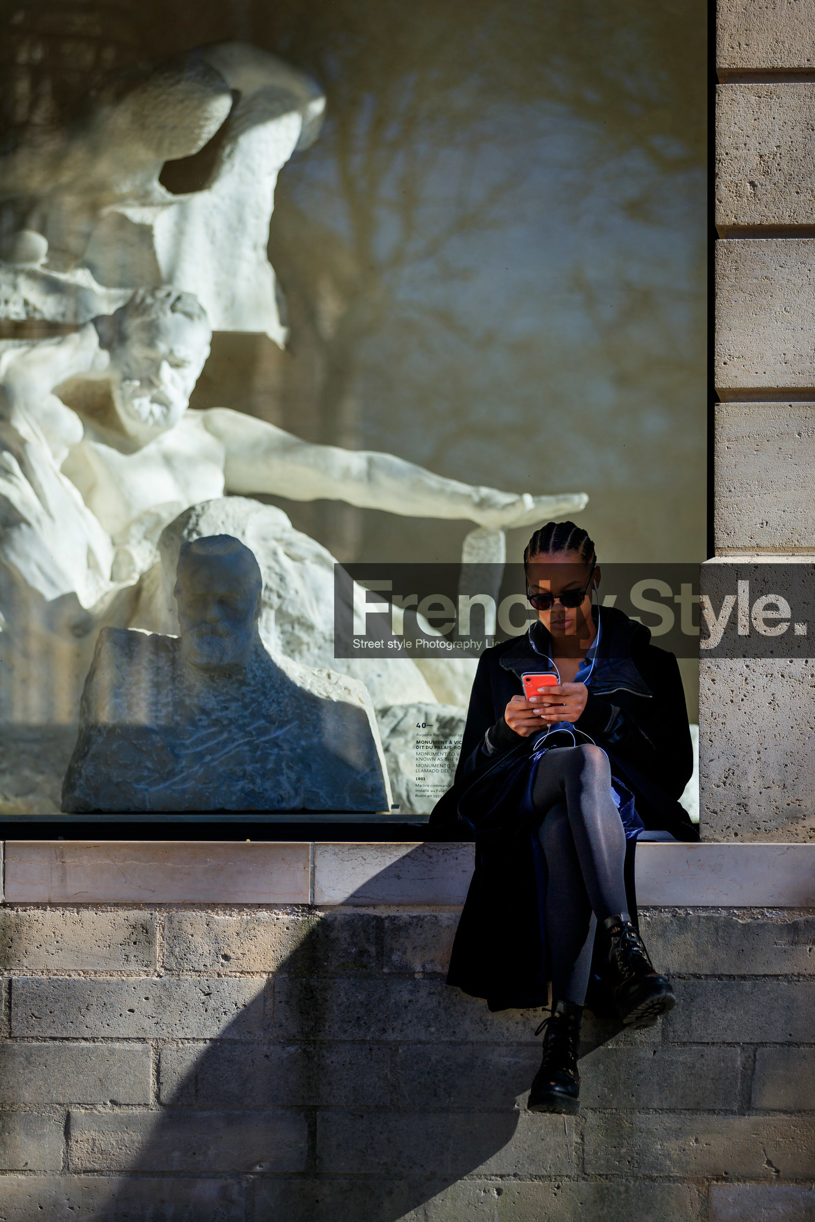 black coat, black shoes, braids, iphone, leather shoes, model, sunglasses, tights, tone on tone, total look black, fashion week, frenchystyle, FW, jonathan paciullo, street style, PFW, PARIS, AUTUMN WINTER 2019-2020, AW 19-20, FALL WINTER 2019-2020, FW 19-20, vertical, atmosphere details, detail