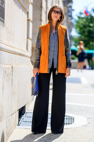 black bag, black pants, black shirt, blue bag, fashion week, frenchystyle, full length, FW, graphic shirt, jonathan paciullo, leather bag, NEW YORK, NYFW, orange jacket, printed shirt, sleeveless, SPRING SUMMER 2018, SS 18, street style, sunglasses, trousers, vertical