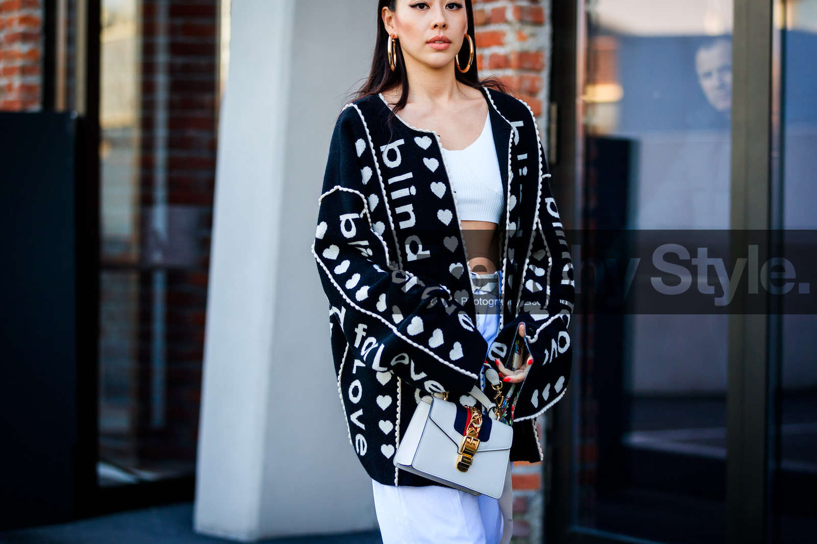 black and white, crop top, denim pants, graphic bag, graphic jacket, graphic sweater, gucci, jeans, leather bag, message, printed bag, printed jacket, printed sweater, trousers, white bag, white belt, white denim, white top, fashion week, frenchystyle, FW, jonathan paciullo, street style, MFW, MILAN, AUTUMN WINTER 2018-2019, FALL WINTER 2018-2019, FW 18-19, horizontal, atmosphere details