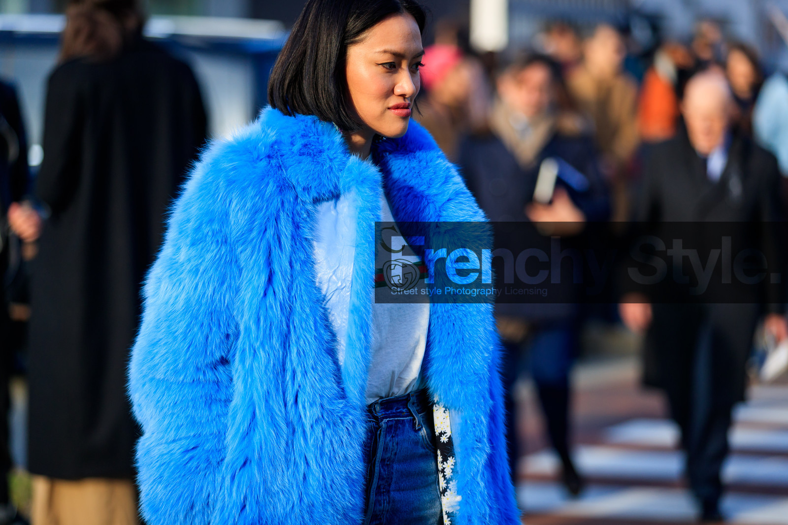 atmosphere details, AUTUMN WINTER 2017-2018, AW 17-18, blue coat, blue denim, blue fur coat, denim pants, detail, FALL WINTER 2017-2018, fashion week, frenchystyle, FW, FW 17-18, gucci, horizontal, jeans, jonathan paciullo, MFW, MILAN, printed t shirt, street style, Tiffany Hsu, trousers, white t shirt