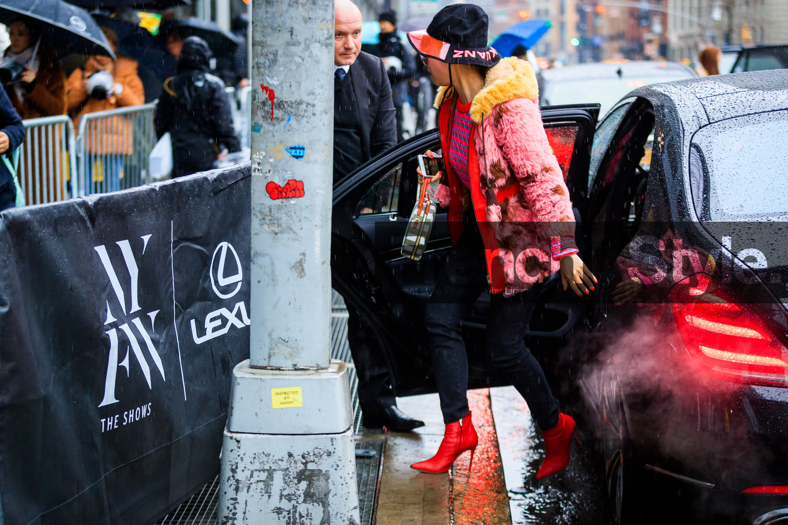 black denim, black hat, denim pants, fur jacket, fuschia, graphic bag, graphic jacket, graphic sweater, green bag, high heels, jeans, leather bag, leather shoes, miu miu, pink fur, pink jacket, printed bag, printed jacket, printed sweater, red, red sweater, shearling, striped bag, trousers, street style, jonathan paciullo, FW, frenchystyle, fashion week, NYFW, NEW YORK, AUTUMN WINTER 2018-2019, AW 18-19, FALL WINTER 2018-2019, FW 18-19, atmosphere details, horizontal, full length, leaf greener