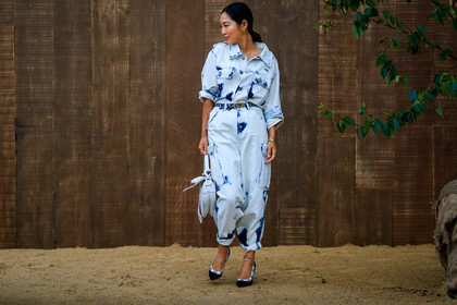 aimee song, dior total look, dior bag, dior belt, dior bracelet, dior pants, dior shoes, dior shirt, denim, denim total look, denim shirt, light blue jeans, tie and dye shirt, tie and dye jeans, tie and dye denim, cropped jeans, monogrammed belt, white leather bag, ankle bracelet, plaited bag, dior pin, strassed pin, safari pants, black shoes, high heels shoes, logo strap shoes, fashion week, frenchystyle, FW, jonathan paciullo, street style, SPRING SUMMER 2020, SS 20, PFW, PARIS, horizontal, atmosphere details, full length