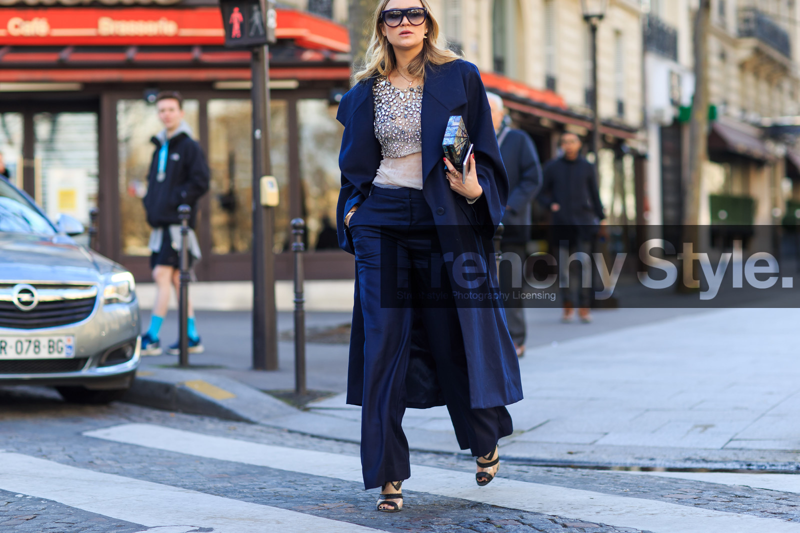 atmosphere details, AUTUMN WINTER 2016-2017, AW 16-17, blue coat, blue denim, blue pants, denim pants, detail, embroidered top, FALL WINTER 2016-2017, fashion week, frenchystyle, FW, FW 16-17, horizontal, jeans, jonathan paciullo, PARIS, PFW, see through, street style, sunglasses